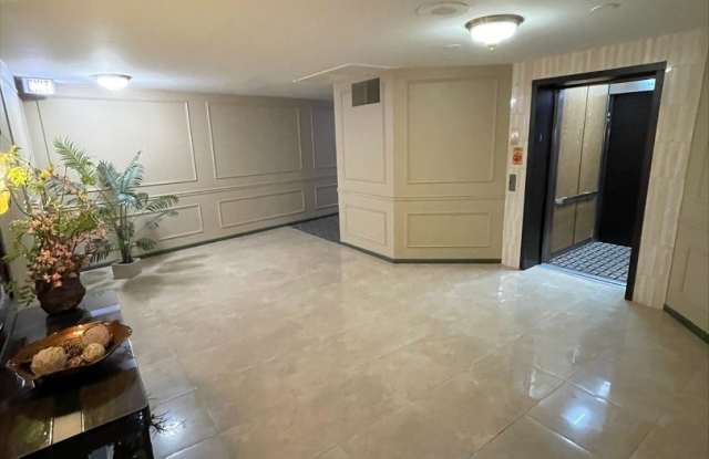 1695 Lake Cook Road Gallery 3