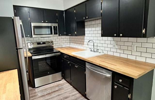 Charming 2BR Condo in Beaverton - 4480 Southwest 96th Avenue, Beaverton, OR 97005