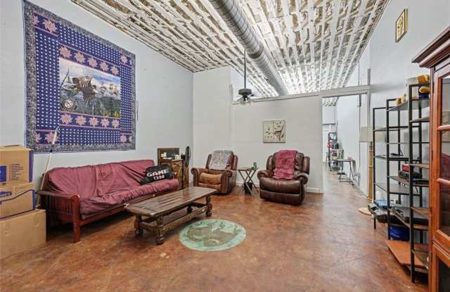 331 S Commercial Street Gallery 1