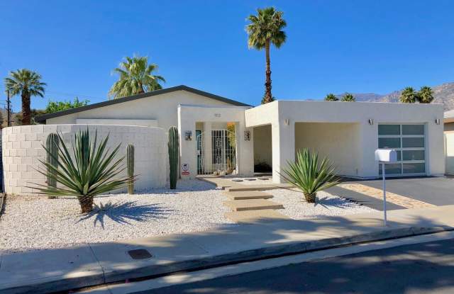 913 Arroyo Vista Drive - 913 East Arroyo Vista Drive, Palm Springs, CA 92264