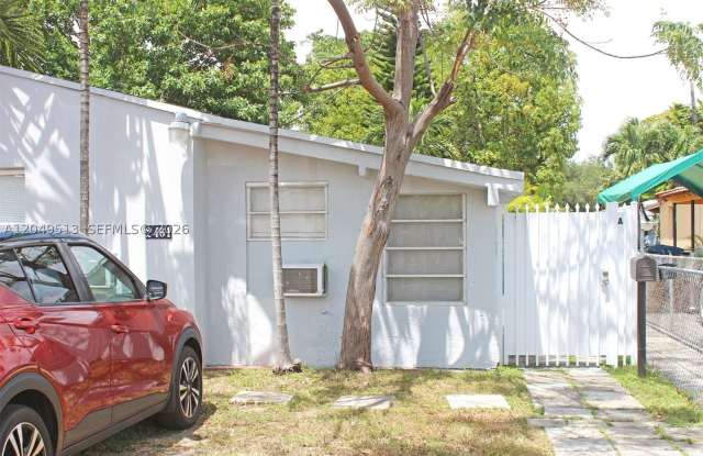 2461 NW 5th St photos photos