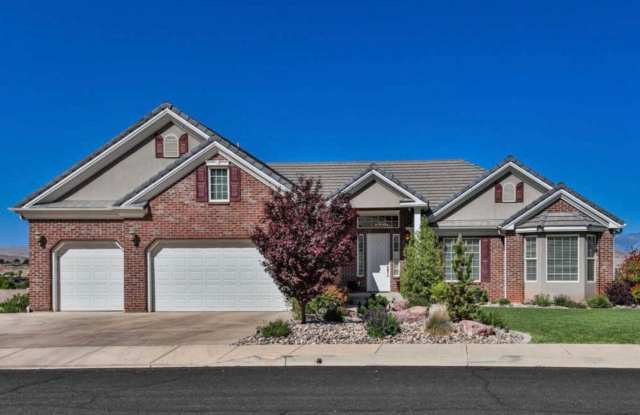 Beautiful, 6 Bedroom Home! 6 or 18 Month Lease! - 202 1210 West Circle, St. George, UT 84770