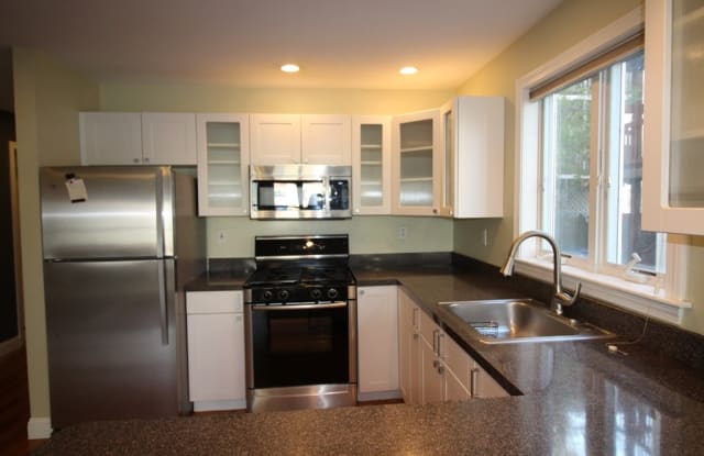 10 Roach St - 10 Roach Street, Boston, MA 02125