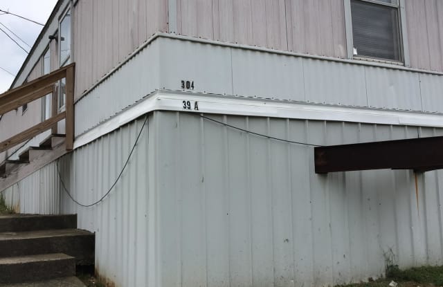 304 Belew Street Gallery 1