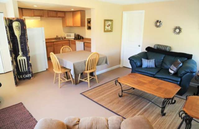 1 Bed 1 Bath House  Utilities Included Gallery 4
