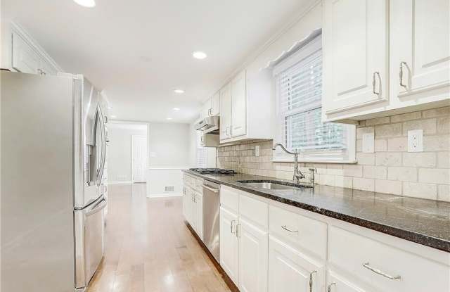 1022 Williamsburg Court Gallery 3