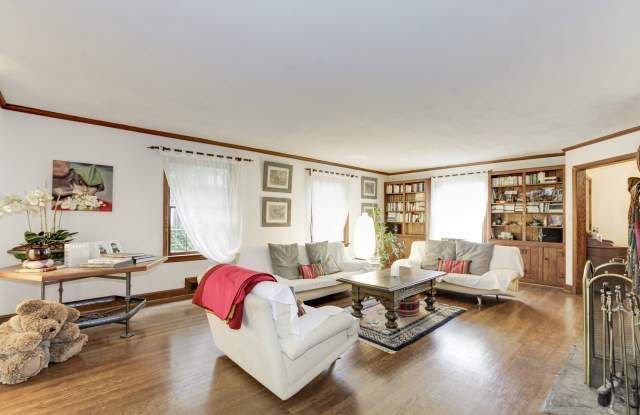 2934 Chesapeake St NW Gallery 4