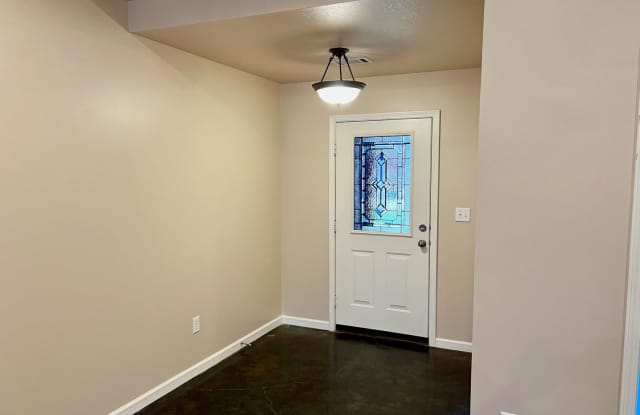 3 Bed, 2 Bath Brick Home with Two-Car Garage, Jetted Tub, and Fenced Yard Gallery 4