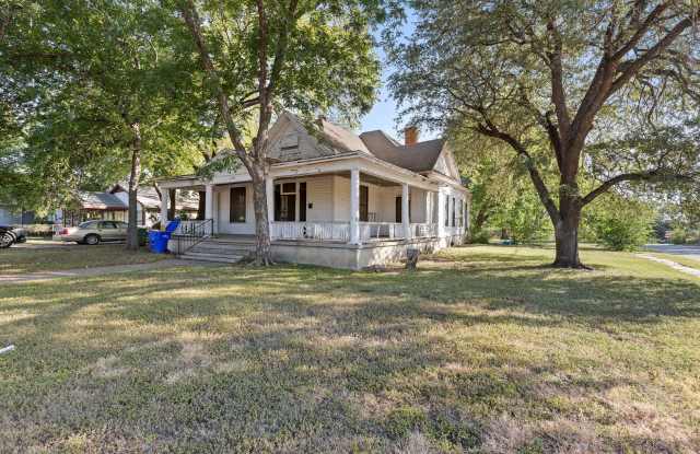 3 Bed 1 Bath For Lease! Gallery 1