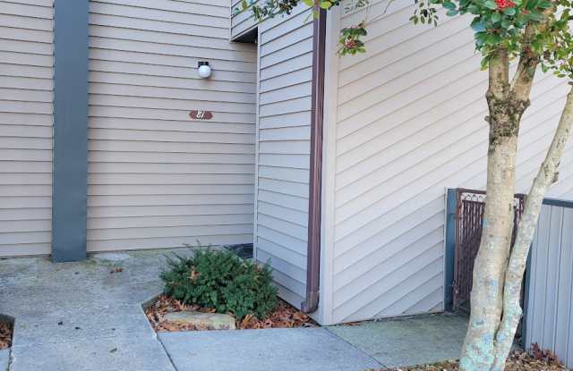74 Lakeshore Court, #81 - 1 Gallery 1