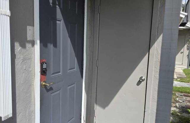 5204 Bayside Drive Gallery 2