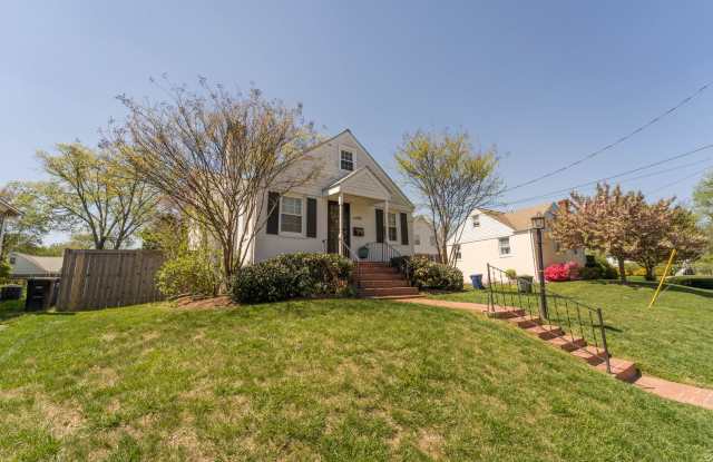 Charming Detached Home in Alexandria, VA photos photos