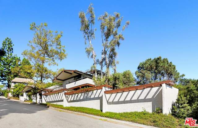 1212 LINDA FLORA Drive Gallery 2