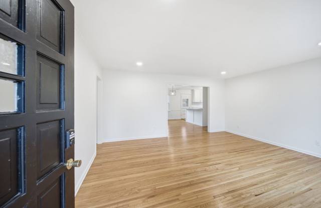 Stunning Updated One Story Home in Popular Brookside of Midtown Tulsa Gallery 4