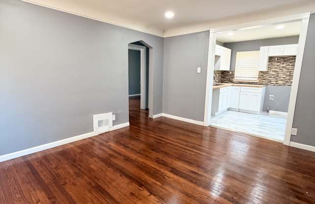 18467 Evergreen Road Gallery 4