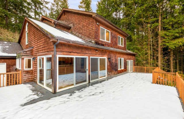 Private 4 Bedroom Retreat on 5-Acres Cottage Lake photos photos