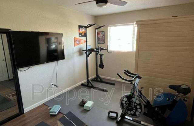 8123 E Mitchell Dr Gallery 3