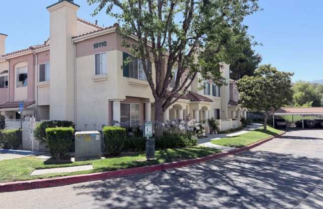 TOWNHOUSE-STYLE 3 BR + 2 1/2 BA UNIT IN CANYON COUNTRY AVAILABLE NOW photos photos