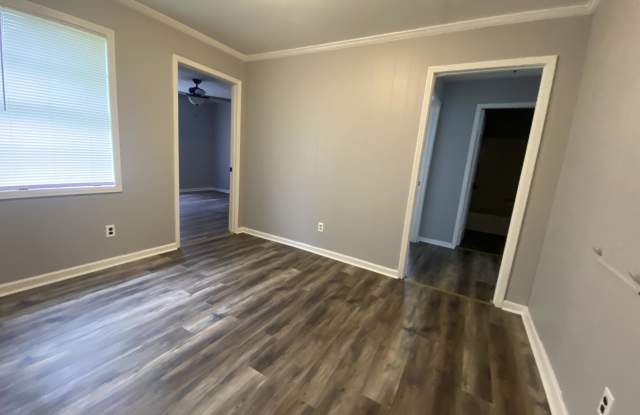 311 South Bond Avenue Gallery 4