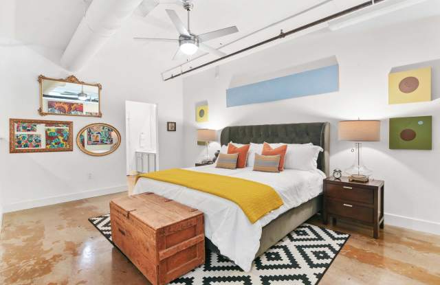 South Side on Lamar photos photos