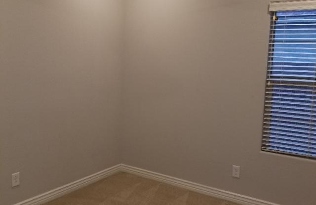 3221 E Wisteria Pl Gallery 4