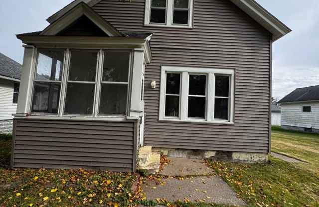 2 bedroom 1 1/2 bath House in Rock Island Gallery 1