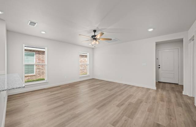 2013 Yellowhouse Avenue Gallery 3