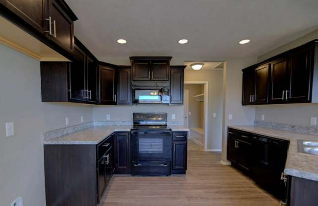 Beautiful 4 Bedroom Home in Monte Cristo Gallery 3