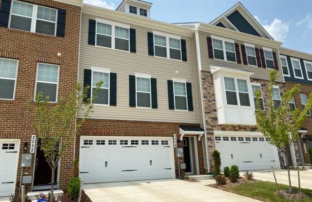 Gorgeous 4 Bedroom Townhouse in Bowie! Gallery 2