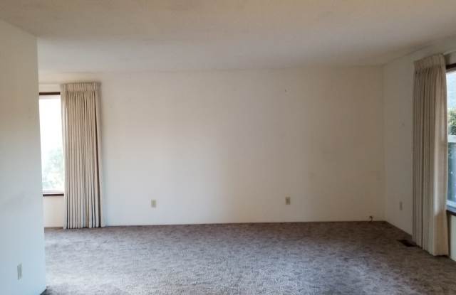 3 bedroom, 2 bathroom home in well established neighborhood. photos photos