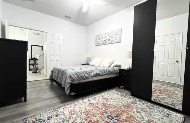 209 CASTLEMAIN Circle Gallery 3