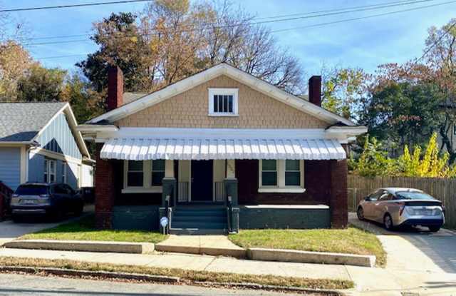 Villa Heights-Belmont Area 2 or 3 bed, 2 bath brick bungalow w/fenced yard photos photos