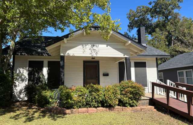 Cute 3/2 in Quiet Sherman Neighborhood - 817 West Fischer Street, Sherman, TX 75092