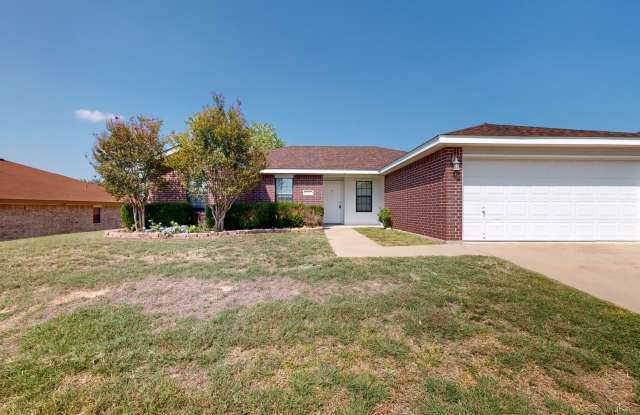 Completely repainted 4 bedroom ALL TILE home in Copperas Cove photos photos