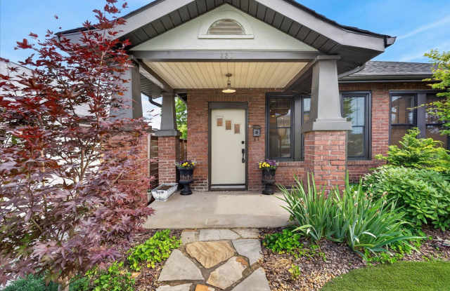 3 Bedroom 2 Bath Duplex For Rent in Historic Downtown Clarksville! photos photos