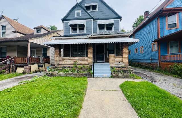Charming 3-Bedroom Property in Prime Location Gallery 3