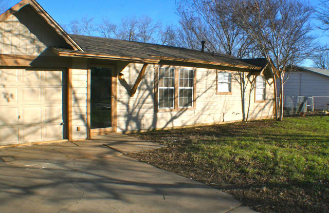 405 Blue Bonnet St - 405 Blue Bonnet St, Saginaw, TX 76179