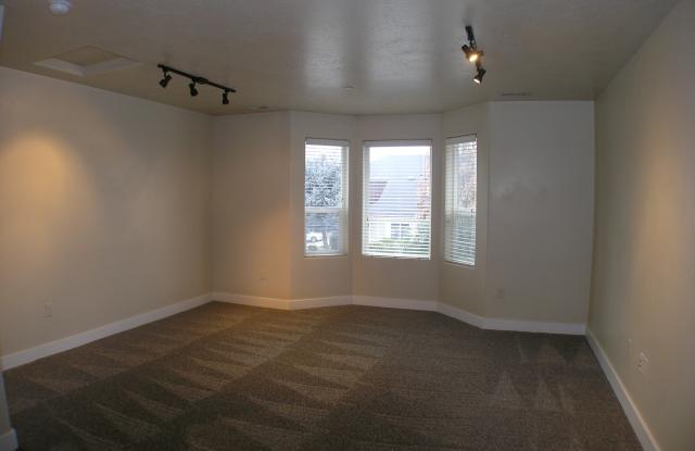 699 N Mitchell St Gallery 3