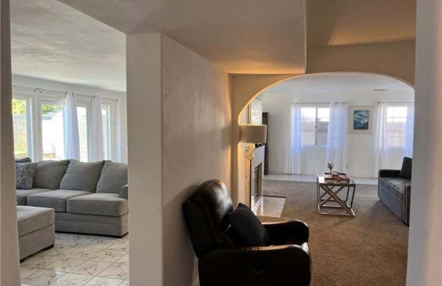 17393 Oak Street Gallery 4