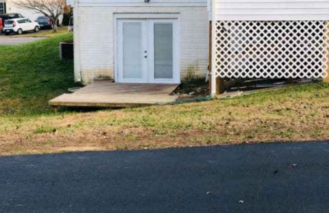 3912 Red Bird Ln - 3912 Red Bird Lane, Dale City, VA 22193