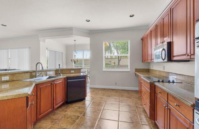 7135 Lake Worth Road Gallery 2