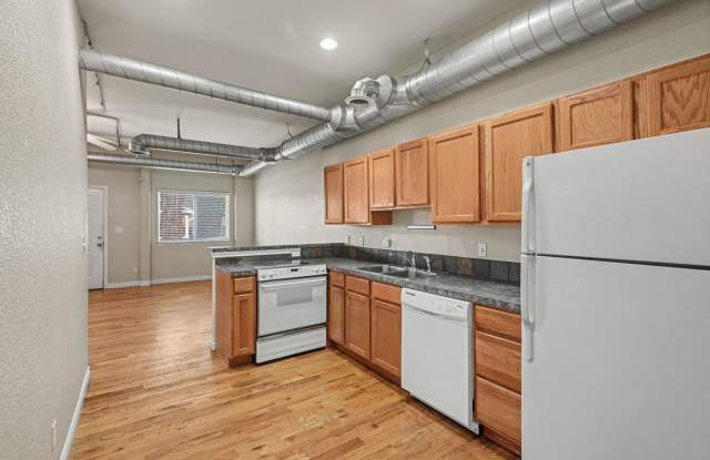 Updated 2 Bed Apartment Available in West Highlands/ Berkeley Area Gallery 2