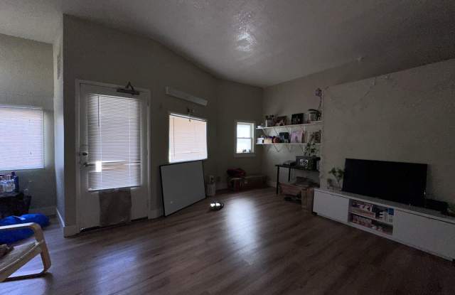 2100C Gallery 3