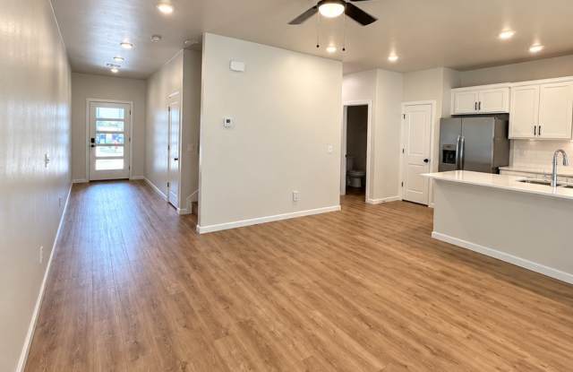 Spacious 3BR/2.5BA Edmond Home with 2-Car Garage Gallery 4