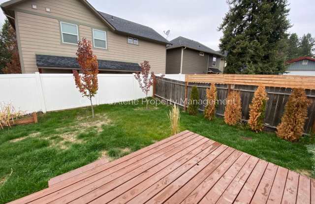 2 bed, 2 bath house w/ "She-Shed" Gallery 4