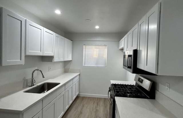 6744 Woodley Ave photos photos