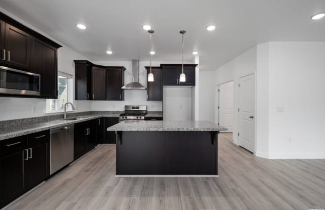 12834 S Quail Lake Dr - 12834 South Quail Lake Drive, Riverton, UT 84096