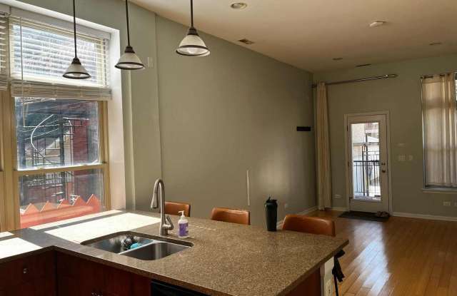 1342 N CLAREMONT Avenue Gallery 2