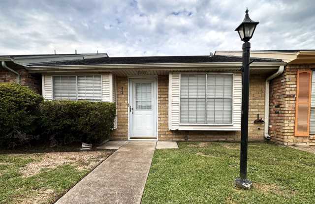 424 Longmeadow Dr, Beaumont TX 77707 - 424 Longmeadow Drive, Beaumont, TX 77707