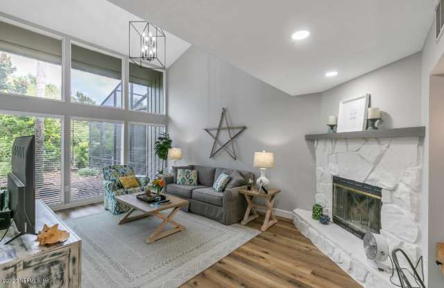 9831 SAWGRASS DR E Gallery 2